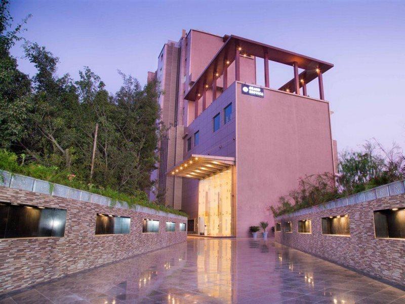 Regenta Central Grand Exotica Pimpri-Chinchwad Dış mekan fotoğraf