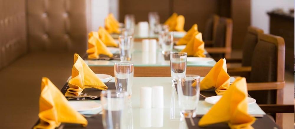 Regenta Central Grand Exotica Pimpri-Chinchwad Dış mekan fotoğraf
