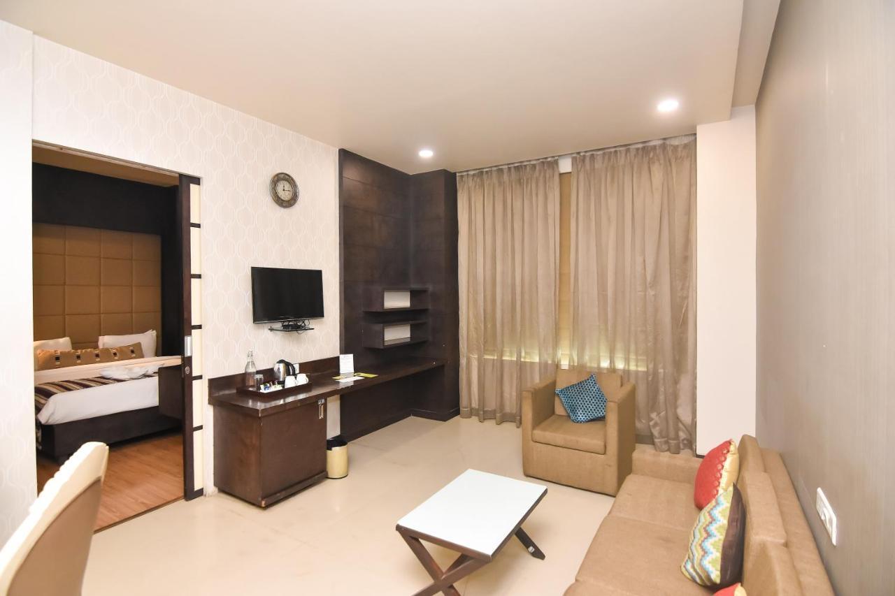 Regenta Central Grand Exotica Pimpri-Chinchwad Dış mekan fotoğraf