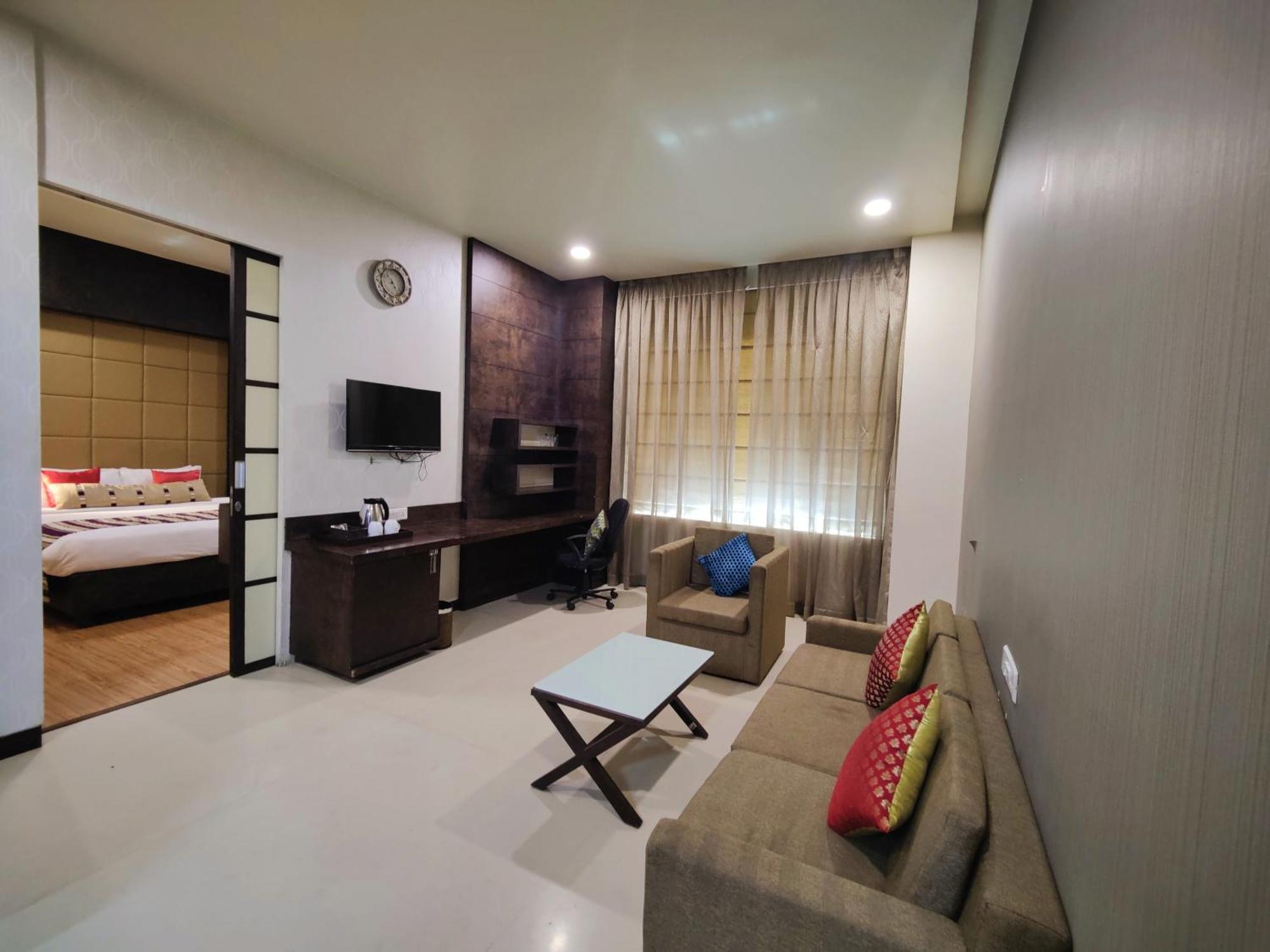 Regenta Central Grand Exotica Pimpri-Chinchwad Dış mekan fotoğraf