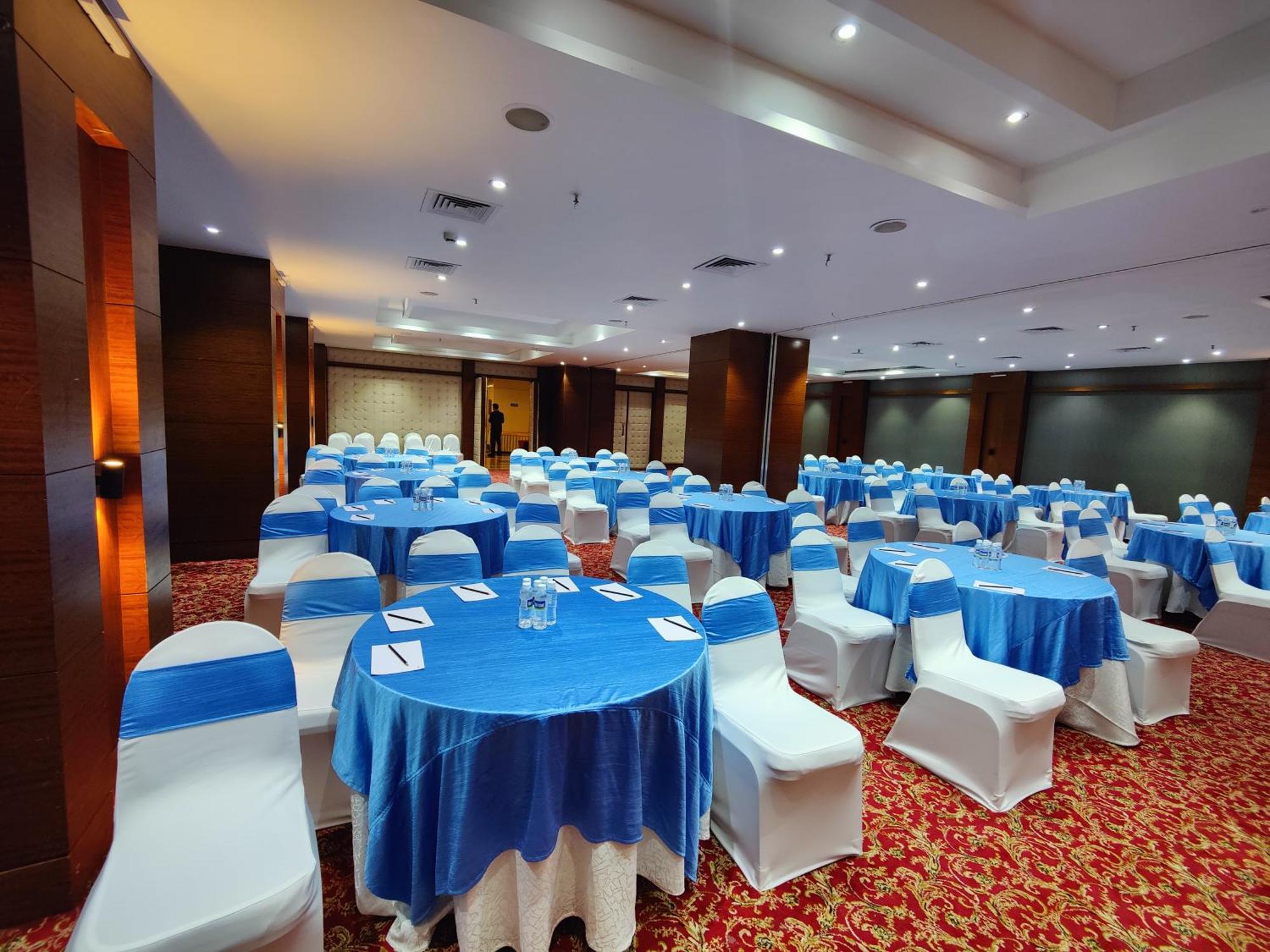 Regenta Central Grand Exotica Pimpri-Chinchwad Dış mekan fotoğraf