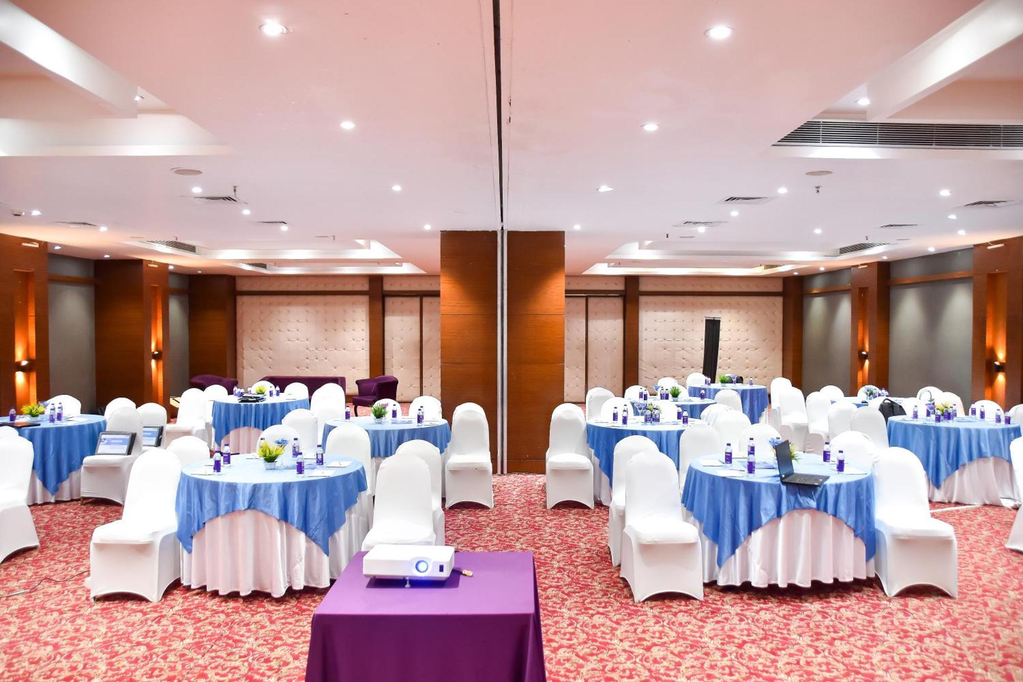 Regenta Central Grand Exotica Pimpri-Chinchwad Dış mekan fotoğraf