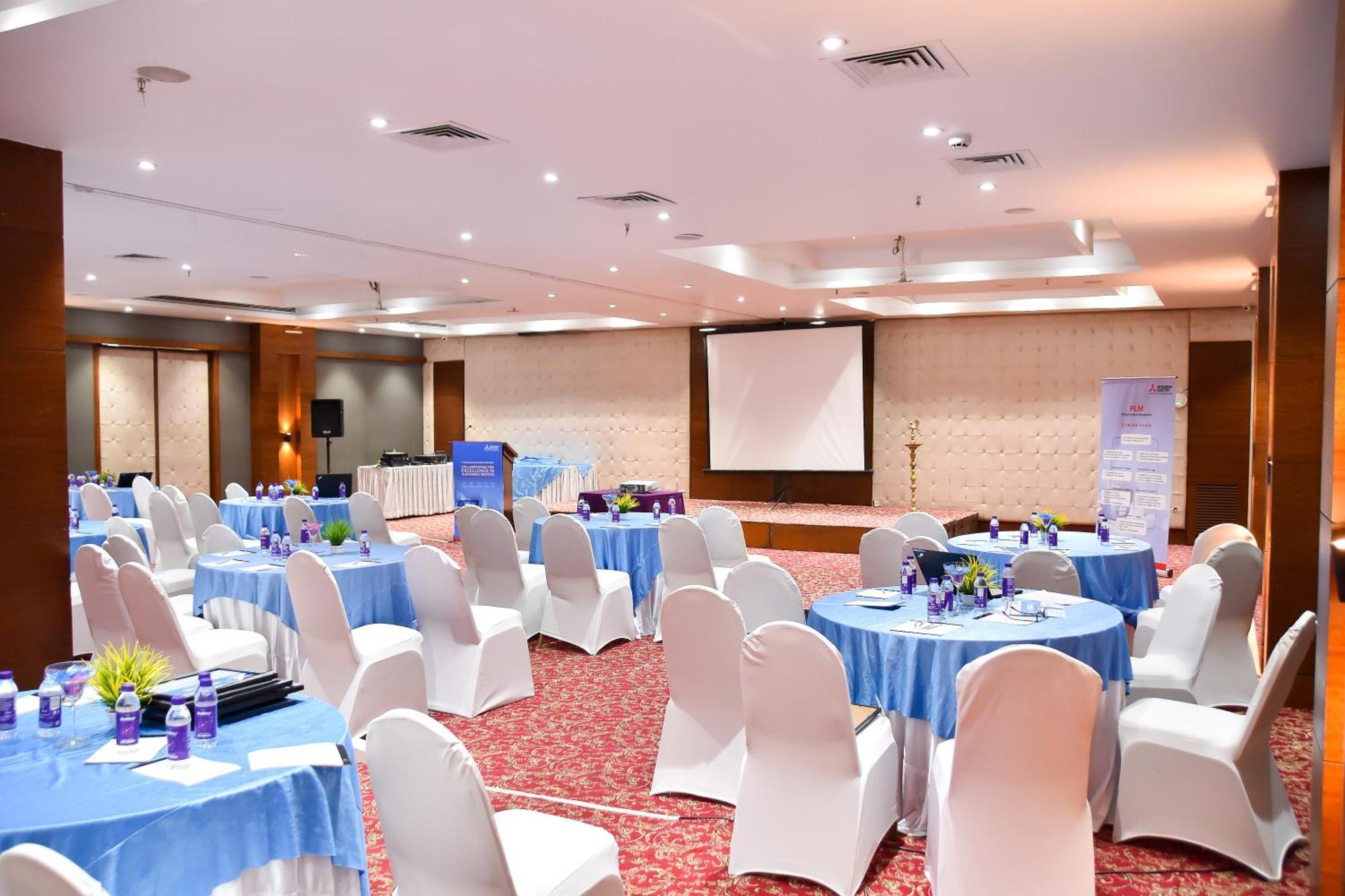 Regenta Central Grand Exotica Pimpri-Chinchwad Dış mekan fotoğraf