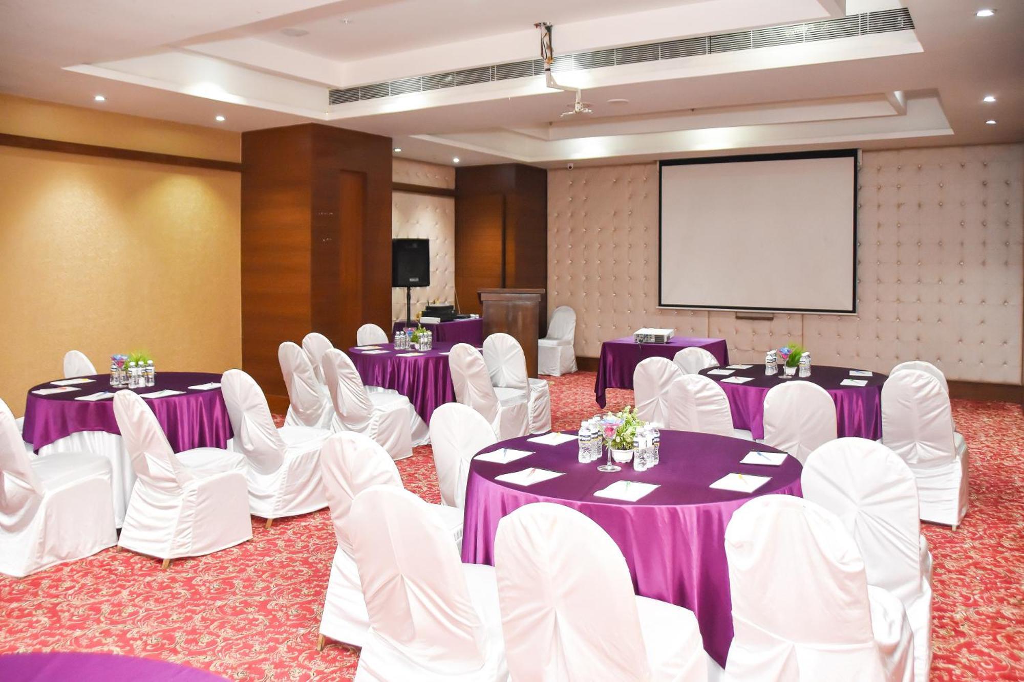 Regenta Central Grand Exotica Pimpri-Chinchwad Dış mekan fotoğraf