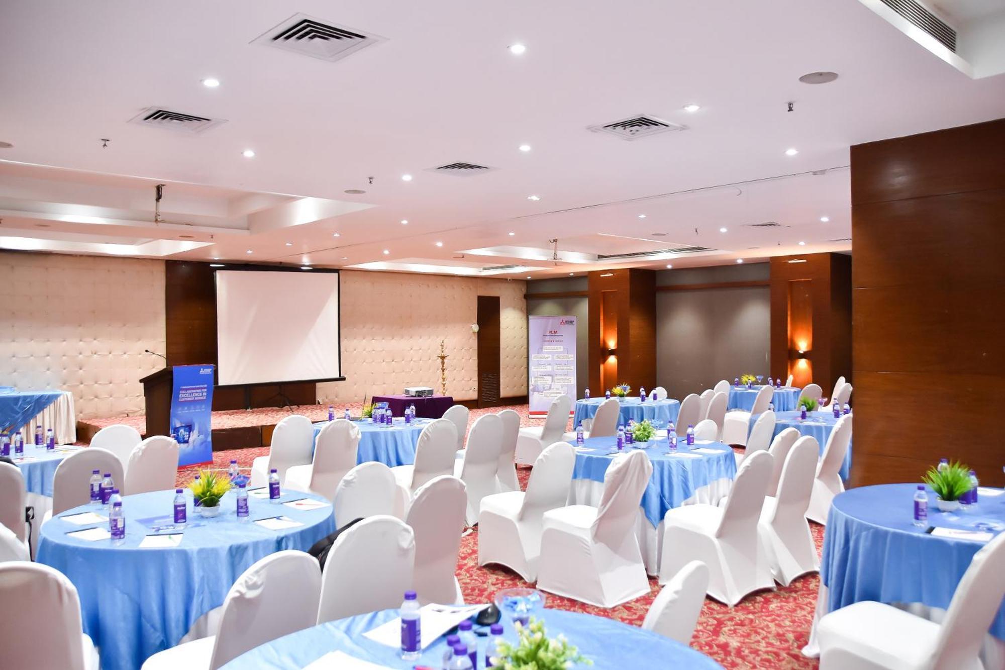 Regenta Central Grand Exotica Pimpri-Chinchwad Dış mekan fotoğraf