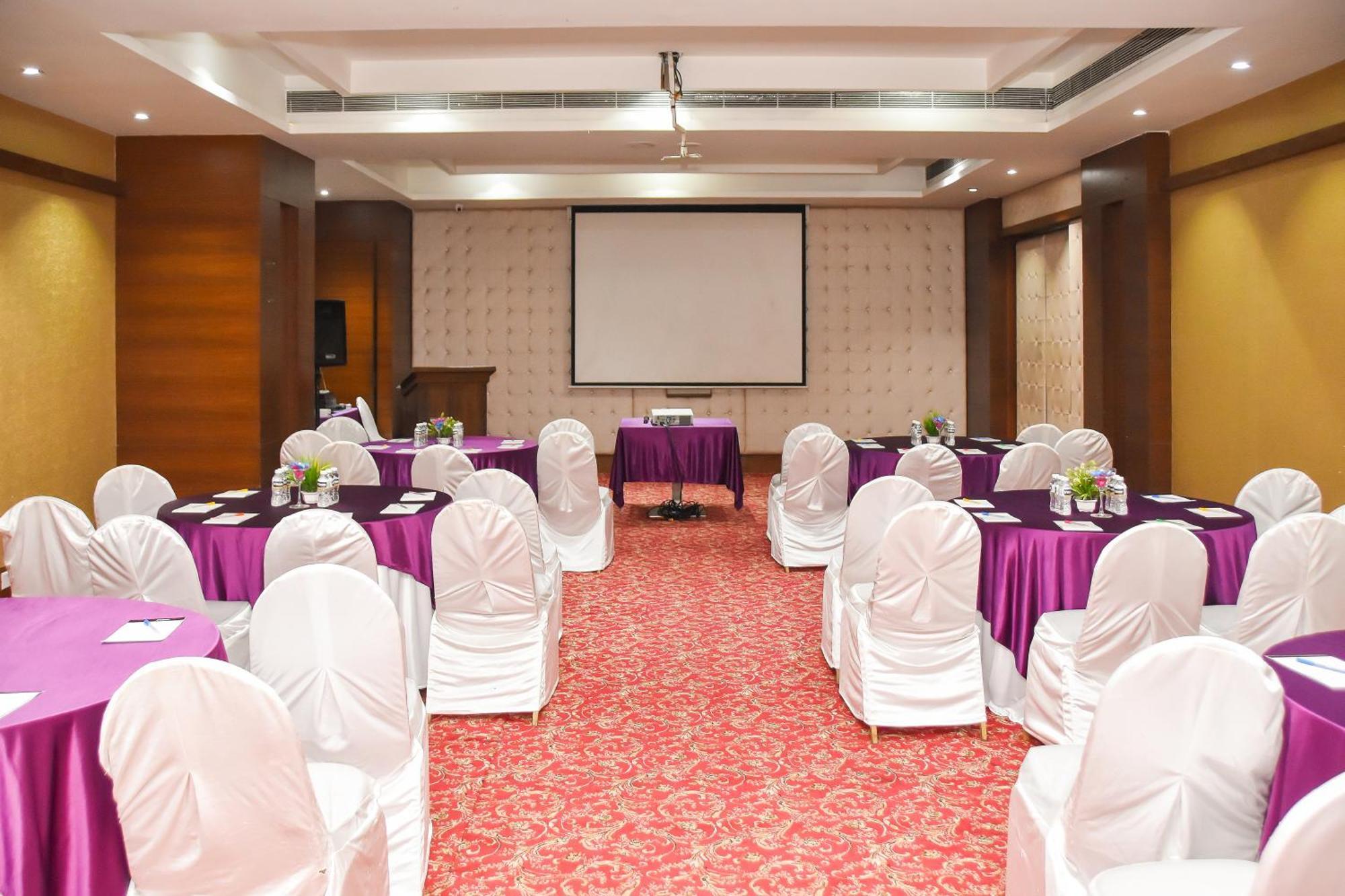Regenta Central Grand Exotica Pimpri-Chinchwad Dış mekan fotoğraf
