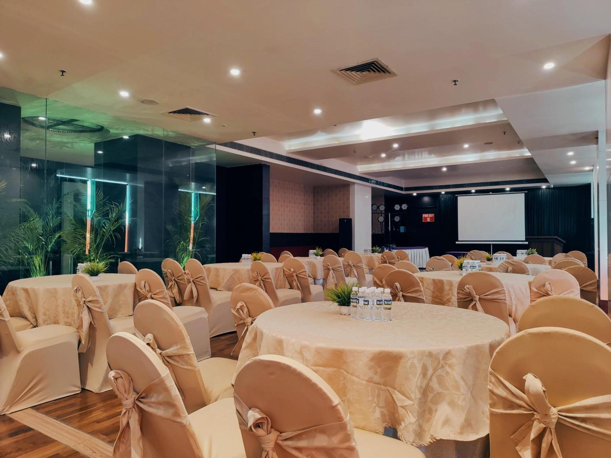 Regenta Central Grand Exotica Pimpri-Chinchwad Dış mekan fotoğraf