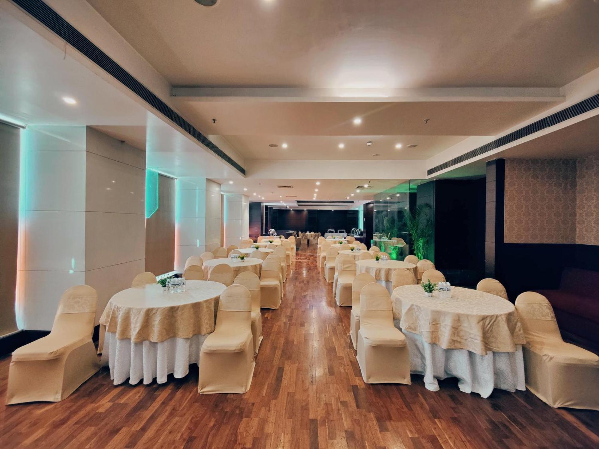 Regenta Central Grand Exotica Pimpri-Chinchwad Dış mekan fotoğraf